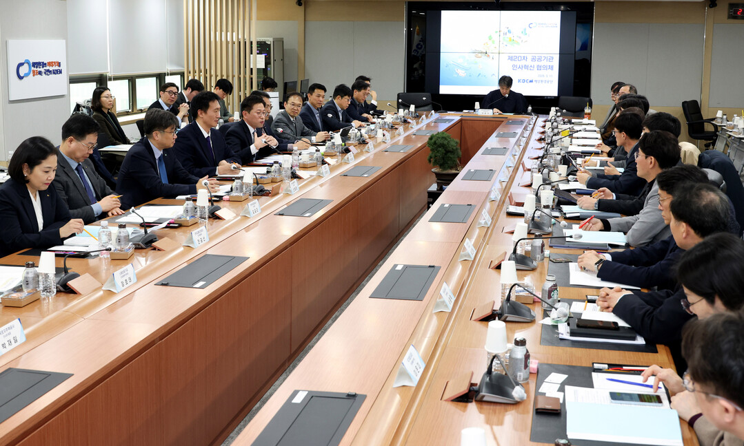 공공기관 채용 현장 달라졌다…탈락자 평가 공개하고 육아 직원 원격근무 확대